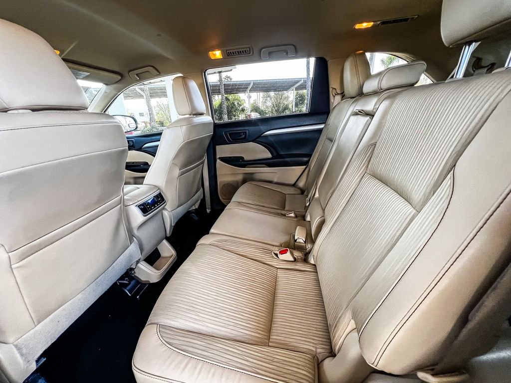 Used 2015 Blizzard Pearl Toyota LE Plus V6 image 17