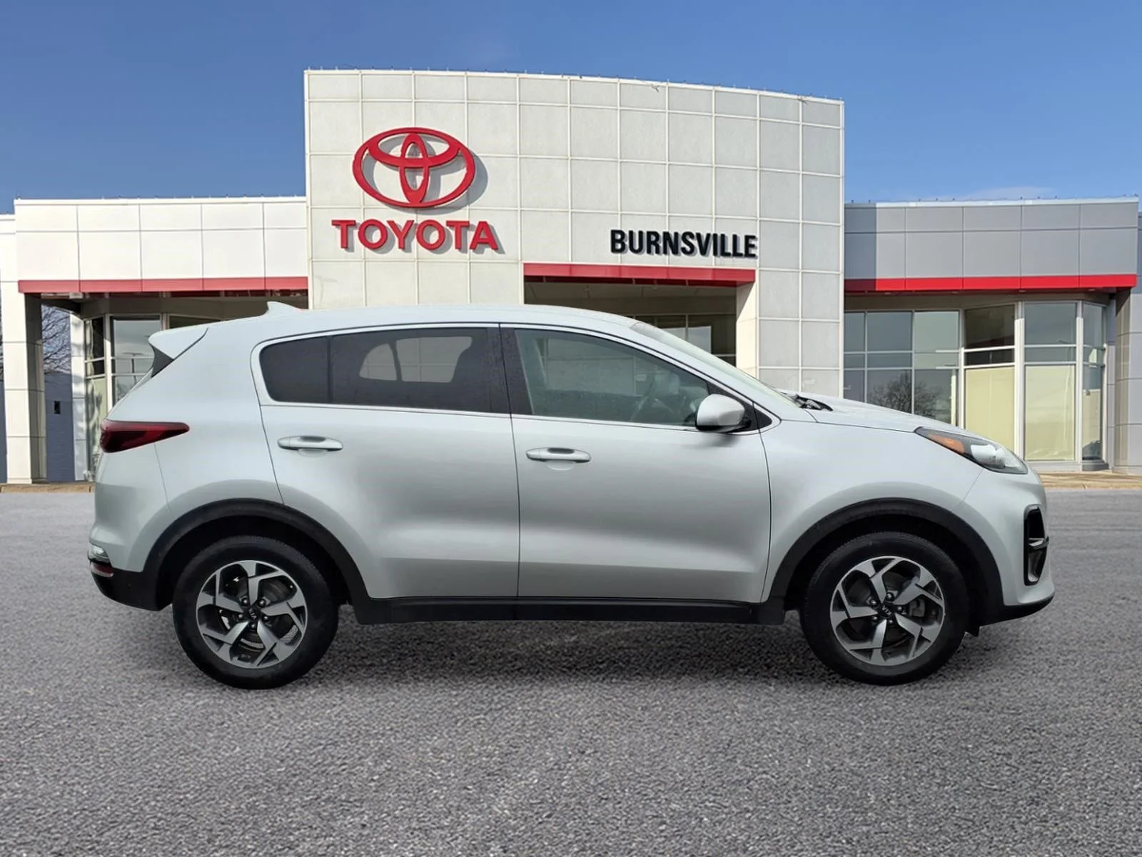 Used 2020 Kia Sportage LX with VIN KNDPM3AC1L7710937 for sale in Burnsville, Minnesota