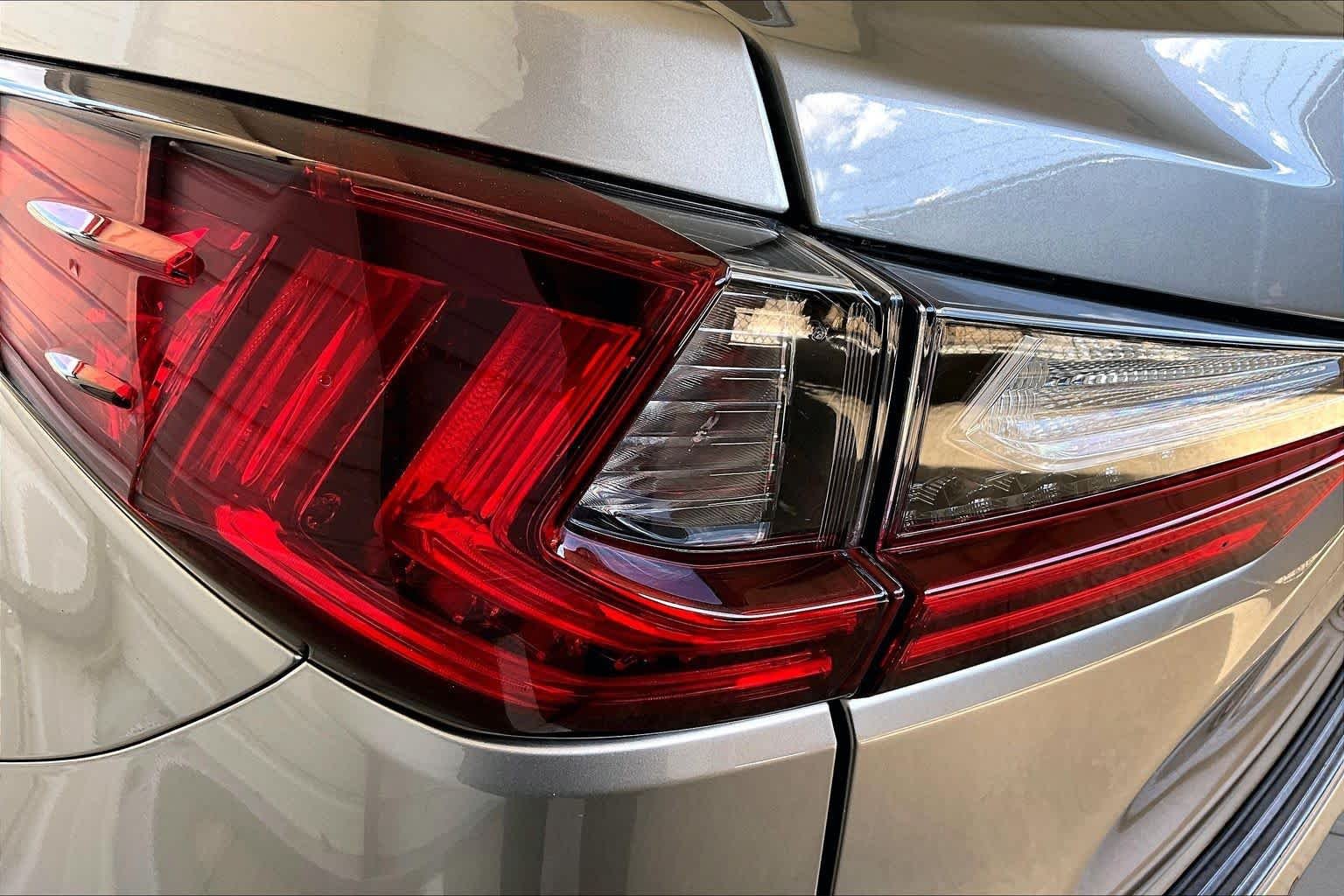Used 2020 Atomic Silver Lexus  image 29