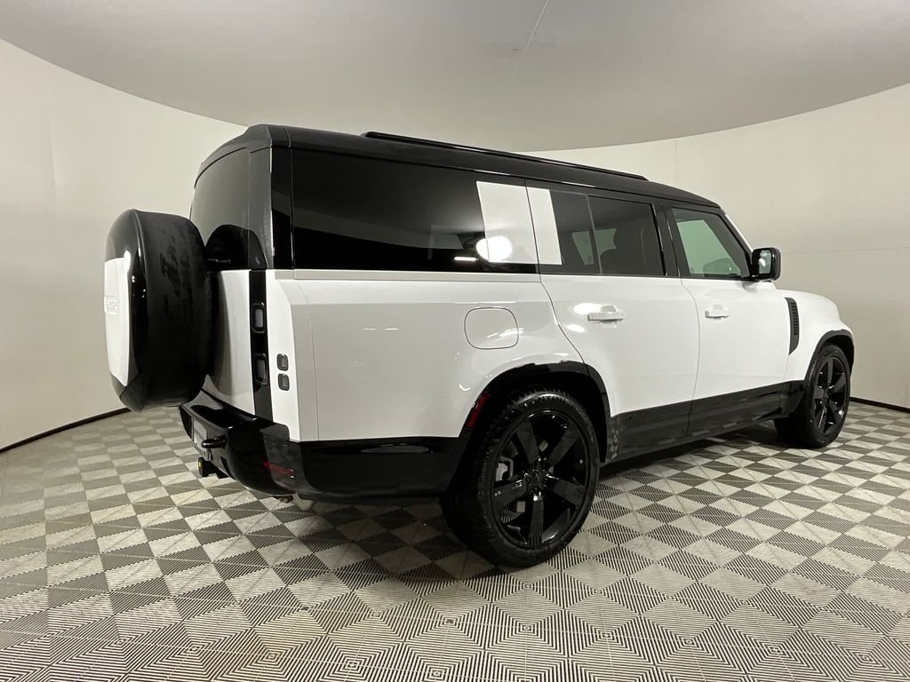 New 2026 Fuji White Land Rover X-Dynamic SE image 2
