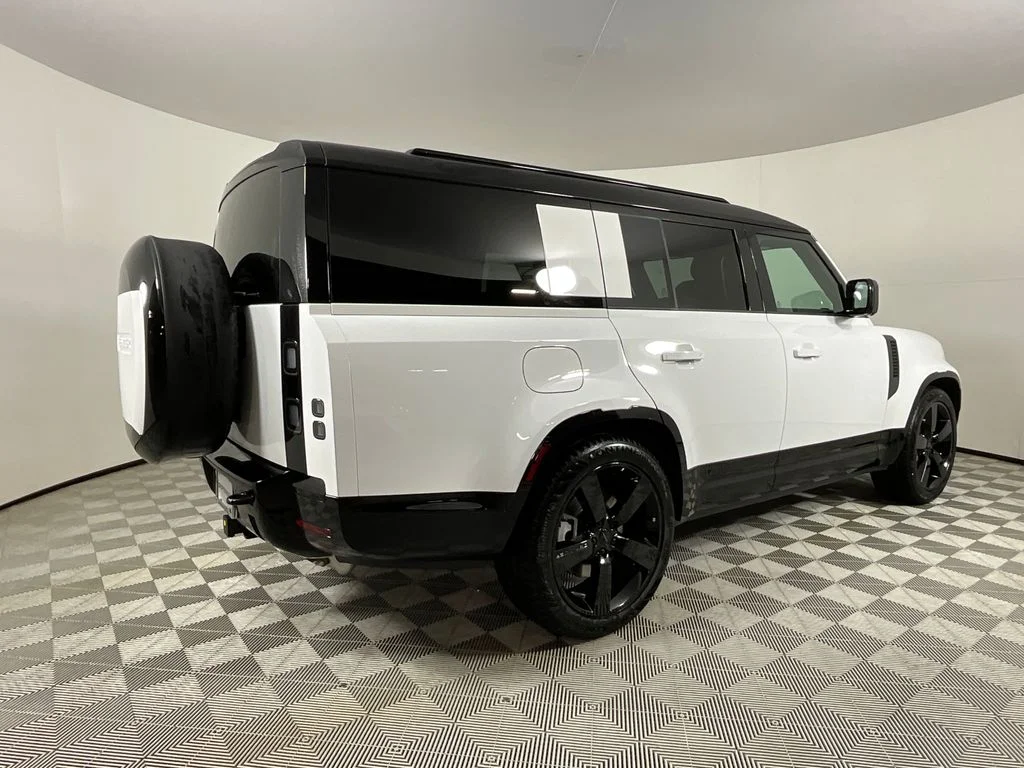 New 2026 Fuji White Land Rover X-Dynamic SE image 2