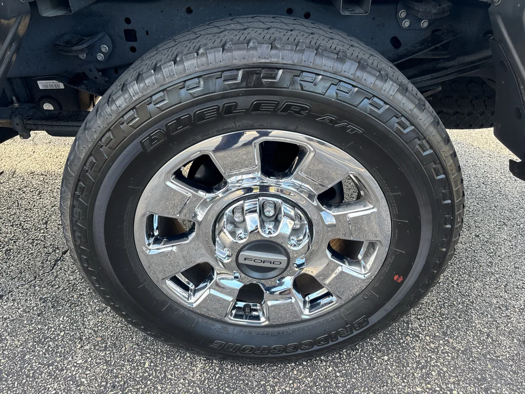 Used 2024 Gray Ford LARIAT image 7