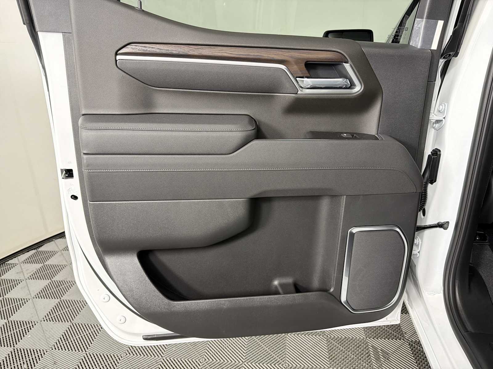 2026 GMC Sierra 1500 SLT - Photo 19