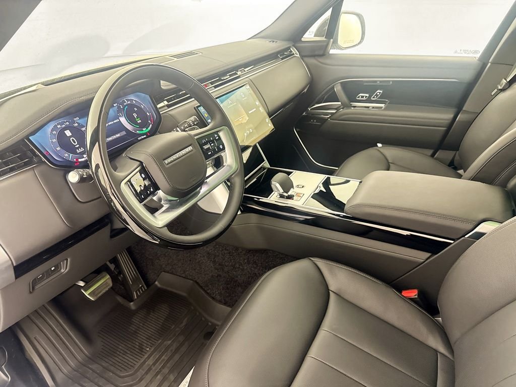 New 2026 Fuji White Land Rover SE image 9