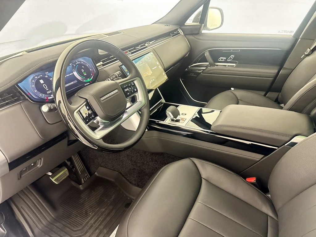 New 2026 Fuji White Land Rover SE image 9
