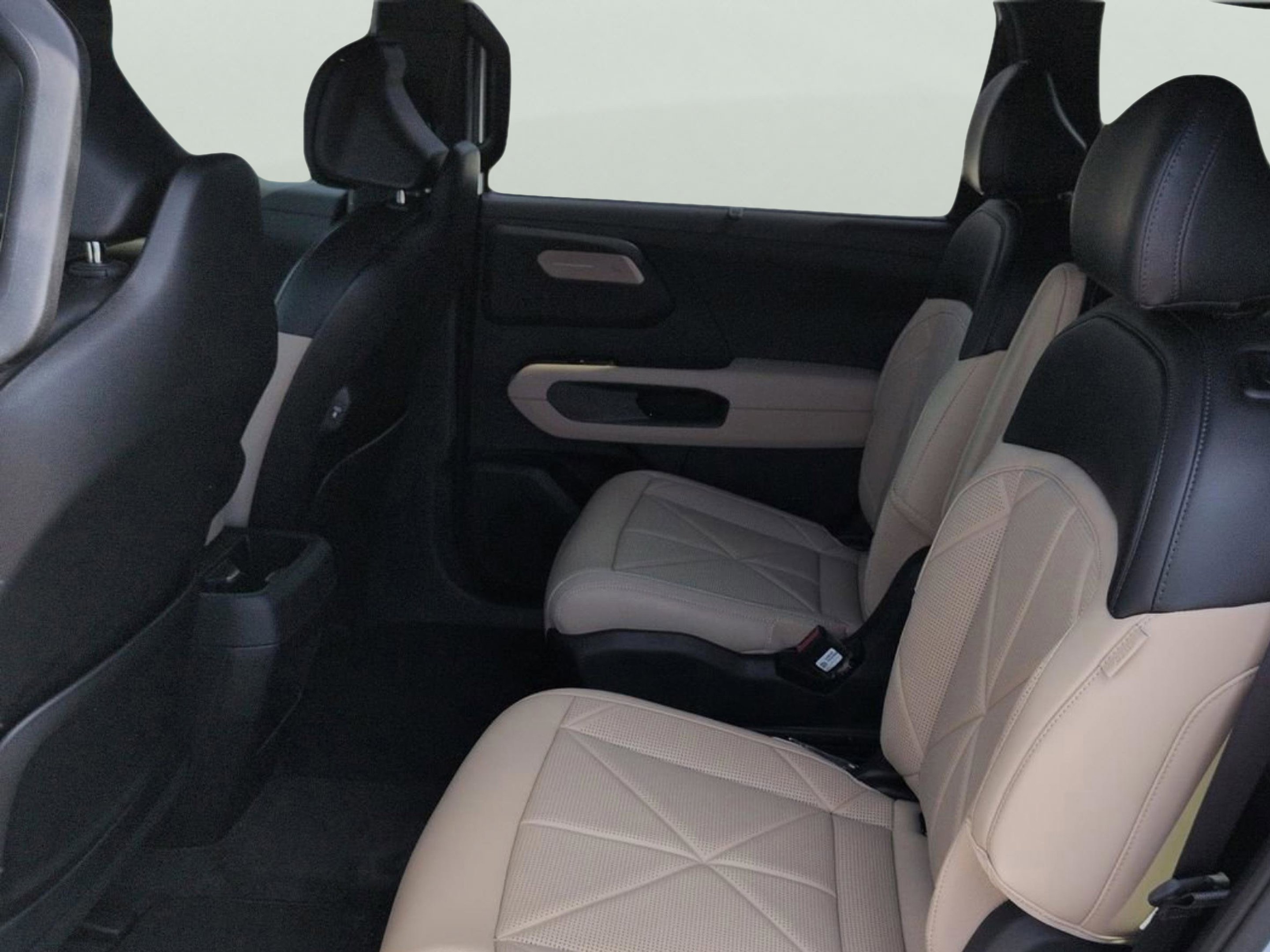 New 2027 Glacial White Pearl Kia EX image 16