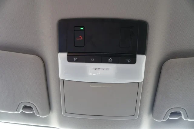 Used 2025 WHITE Nissan SV image 33