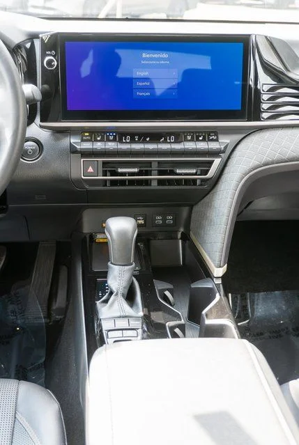 Used 2025 Pearl Toyota XLE image 18