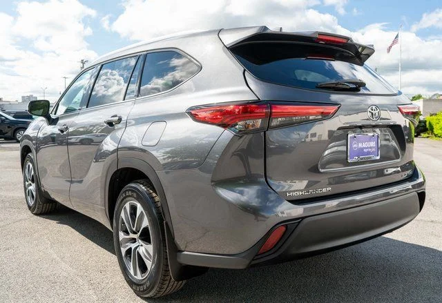 Used 2022 Gray Toyota XLE image 8
