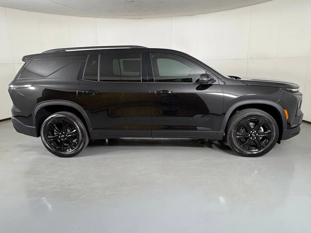 New 2027 Mosaic Black Metallic Chevrolet LT image 11