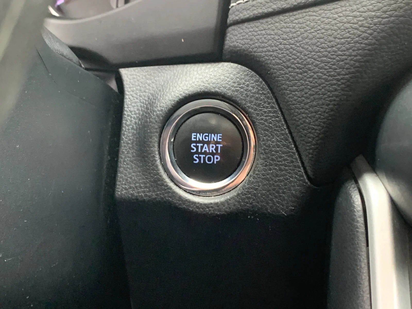 Used 2019 White Toyota XLE image 24