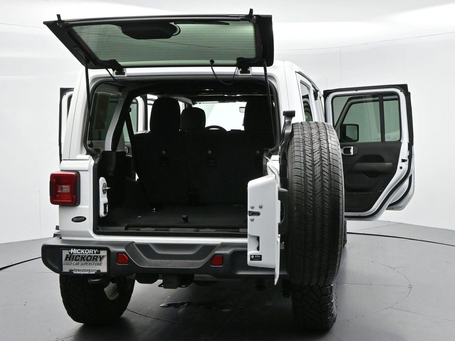 Used 2022 Bright White Clearcoat Jeep Unlimited Sahara image 44