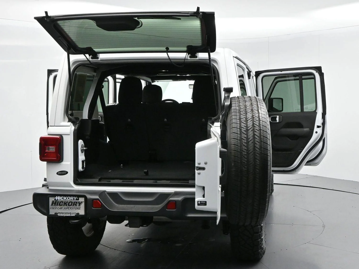 Used 2022 Bright White Clearcoat Jeep Unlimited Sahara image 44