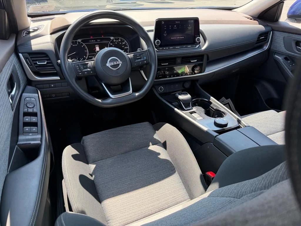 Used 2023 Blue Nissan SV image 7