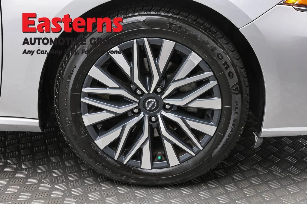 Used 2024 Silver Nissan 2.5 SV image 31
