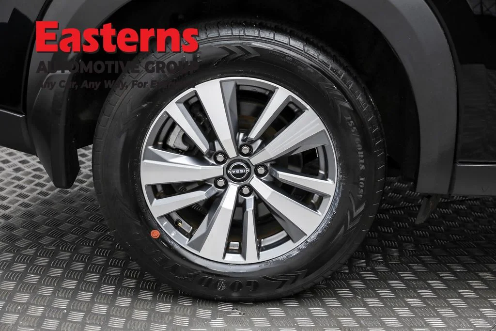 Used 2022 Black Nissan SL image 32