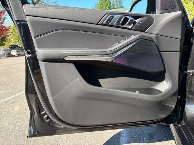 Used 2022 Black Sapphire Metallic BMW xDrive45e image 15