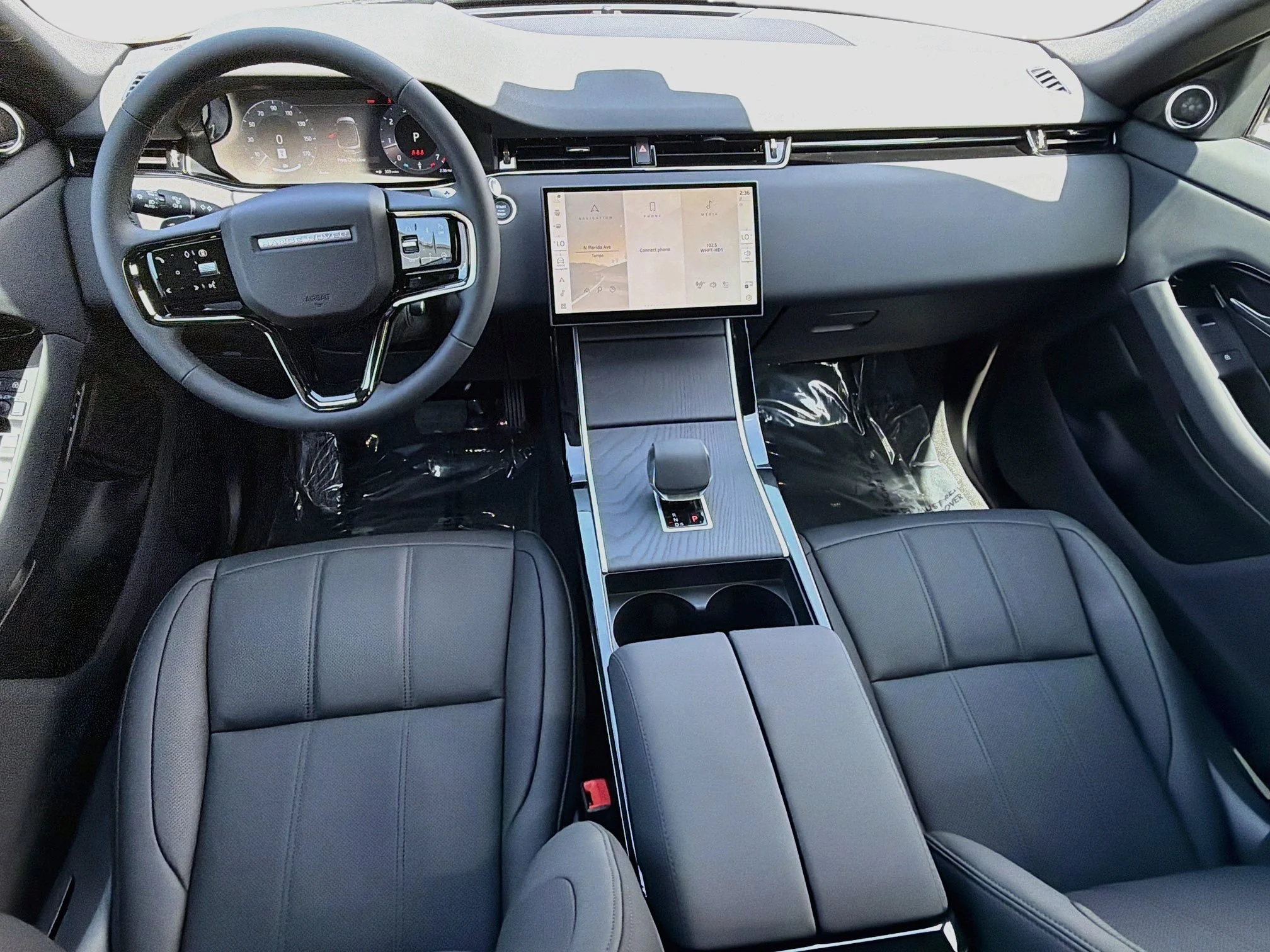 New 2026 Santorini Black Metallic Land Rover Core S image 15
