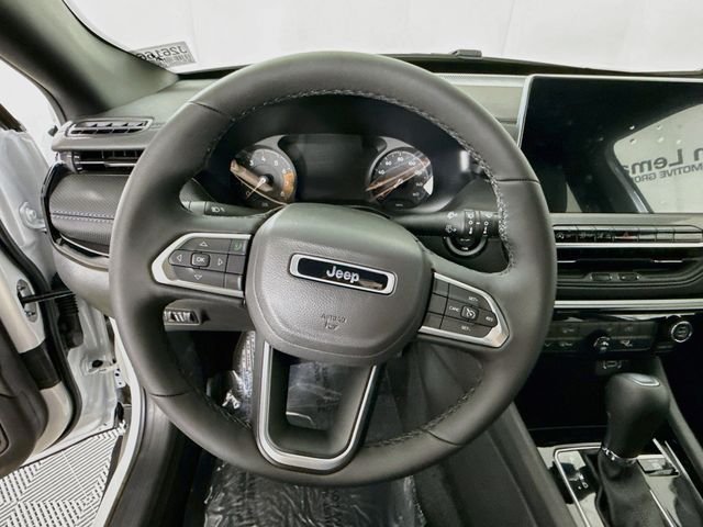 New 2026 Bright White Clearcoat Jeep Latitude image 11
