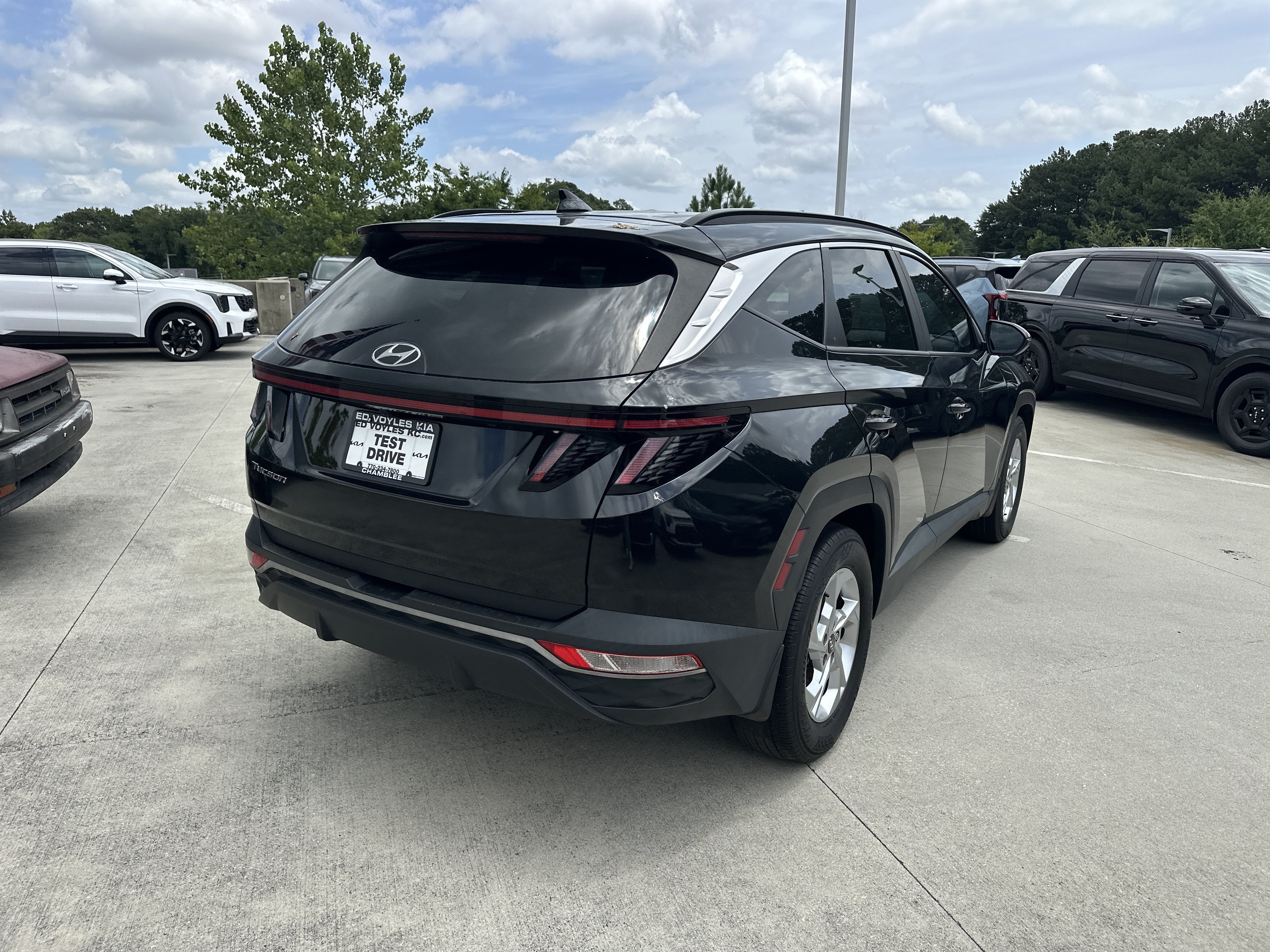 Used 2022 Phantom Black Hyundai SEL image 6