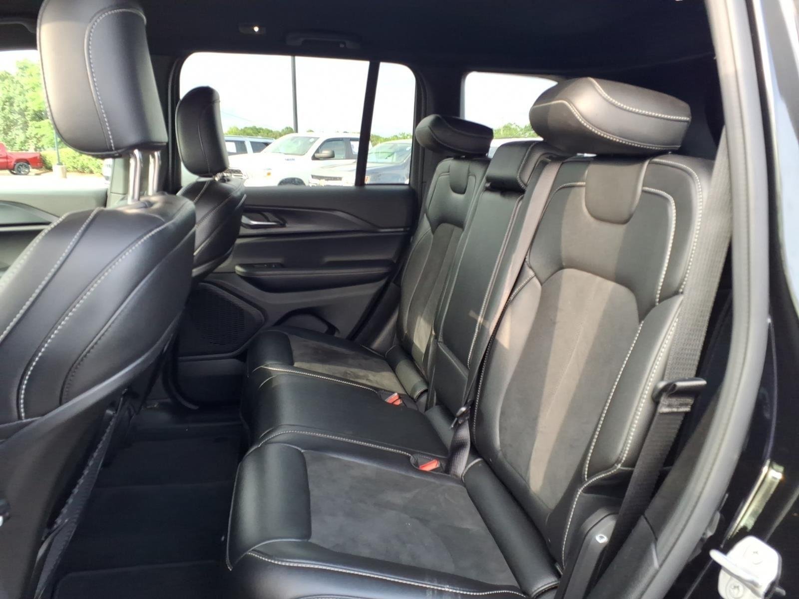 Used 2025 Diamond Black Crystal Pearlcoat Jeep Altitude image 18