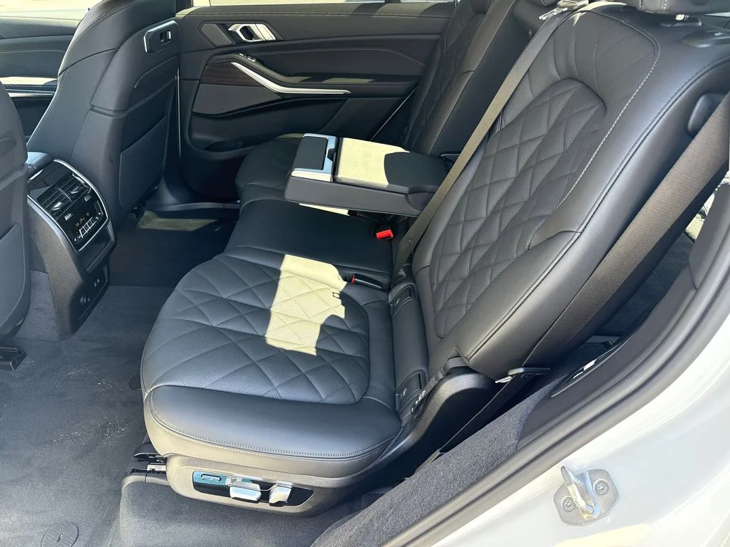 New 2026 White BMW xDrive40i image 18