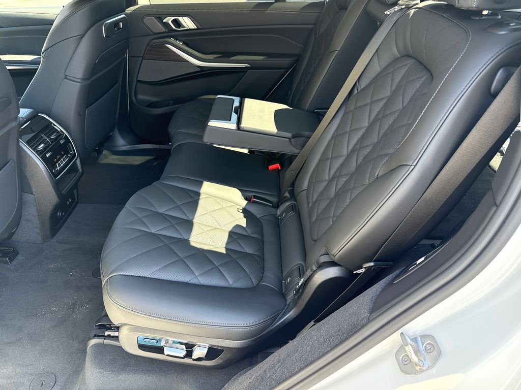 New 2026 Alpine White BMW xDrive40i image 18
