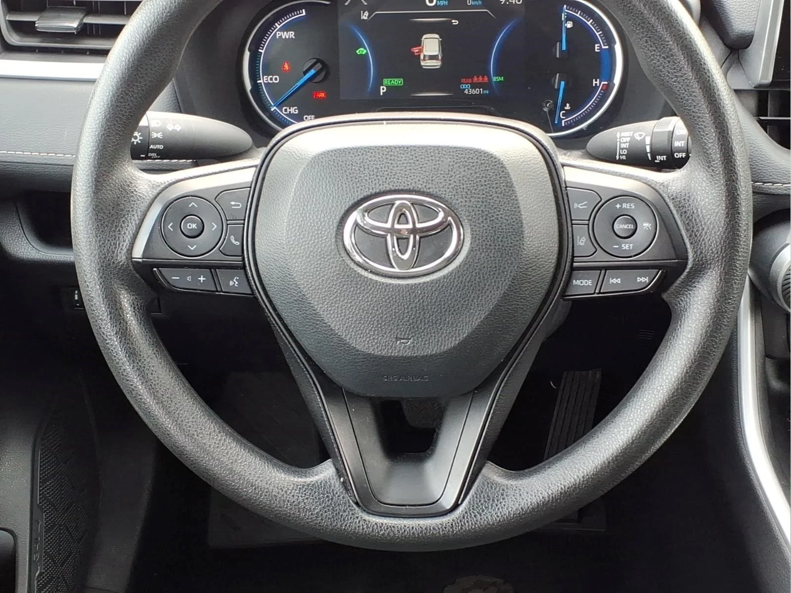 Certified Used 2025 White Toyota XLE image 14
