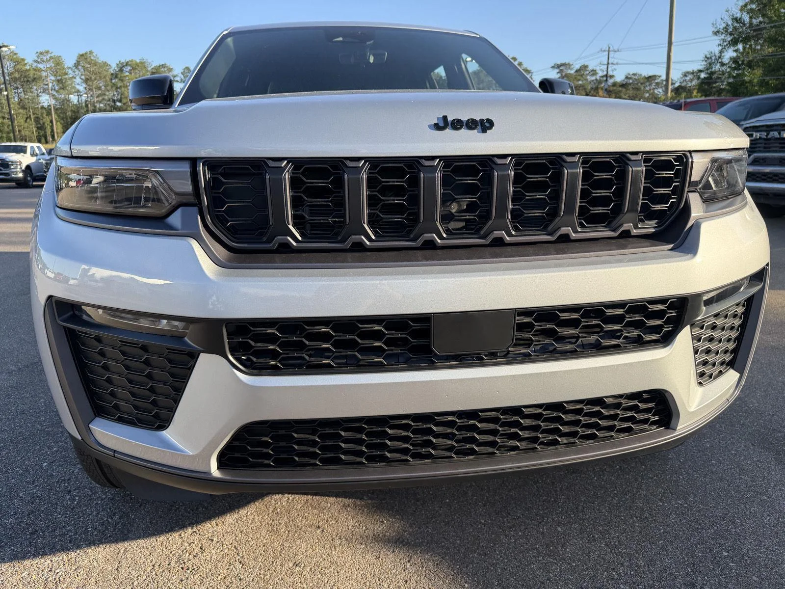 New 2026 Silver Zynith Exterior Paint Jeep Limited image 25