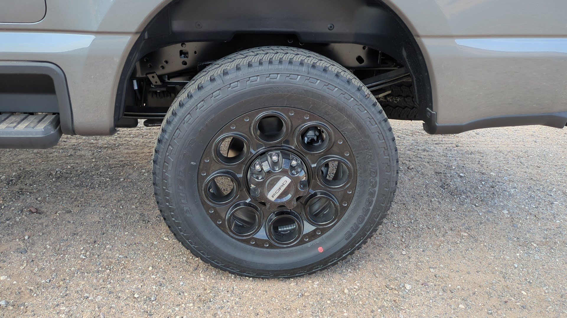 New 2026 Carbonized Gray Metallic Ford LARIAT image 15