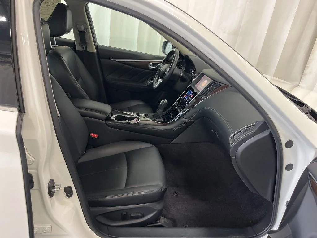 Used 2018 White INFINITI 3.0t LUXE image 20