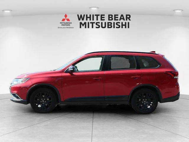 Used 2018 Rally Red Metallic Mitsubishi LE image 3