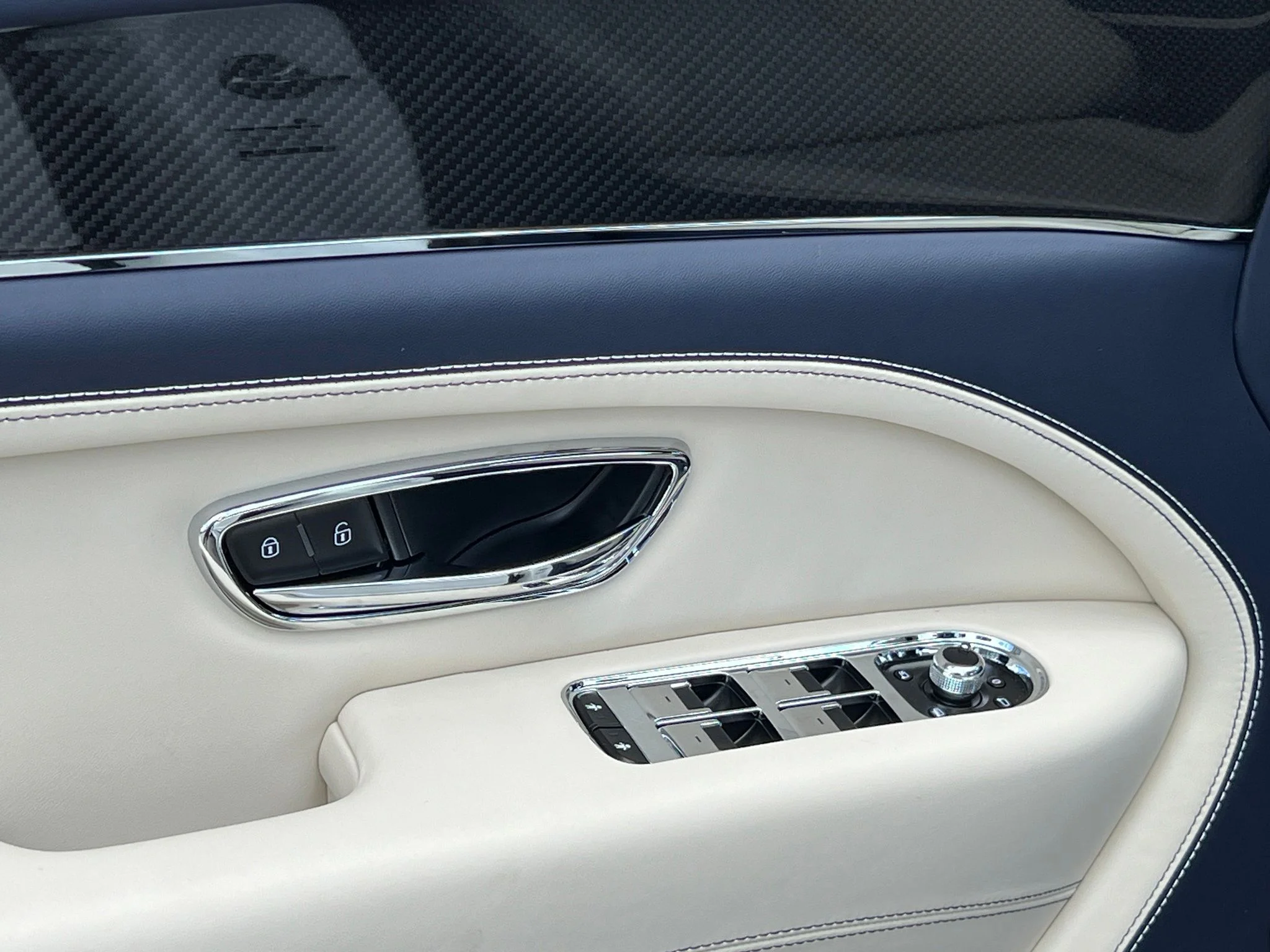 New 2026 White Bentley  image 36