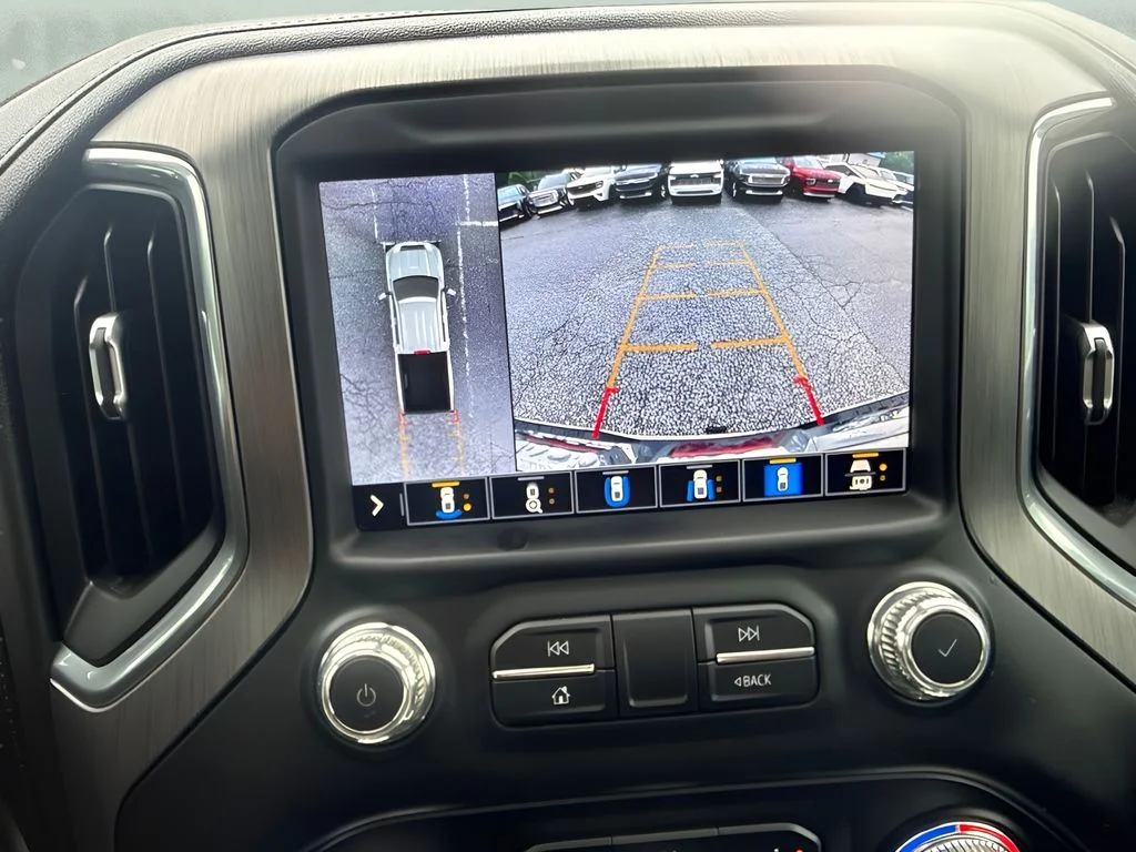Used 2021 White GMC Denali image 12