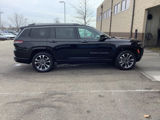 Used 2023 Diamond Black Jeep Overland image 4