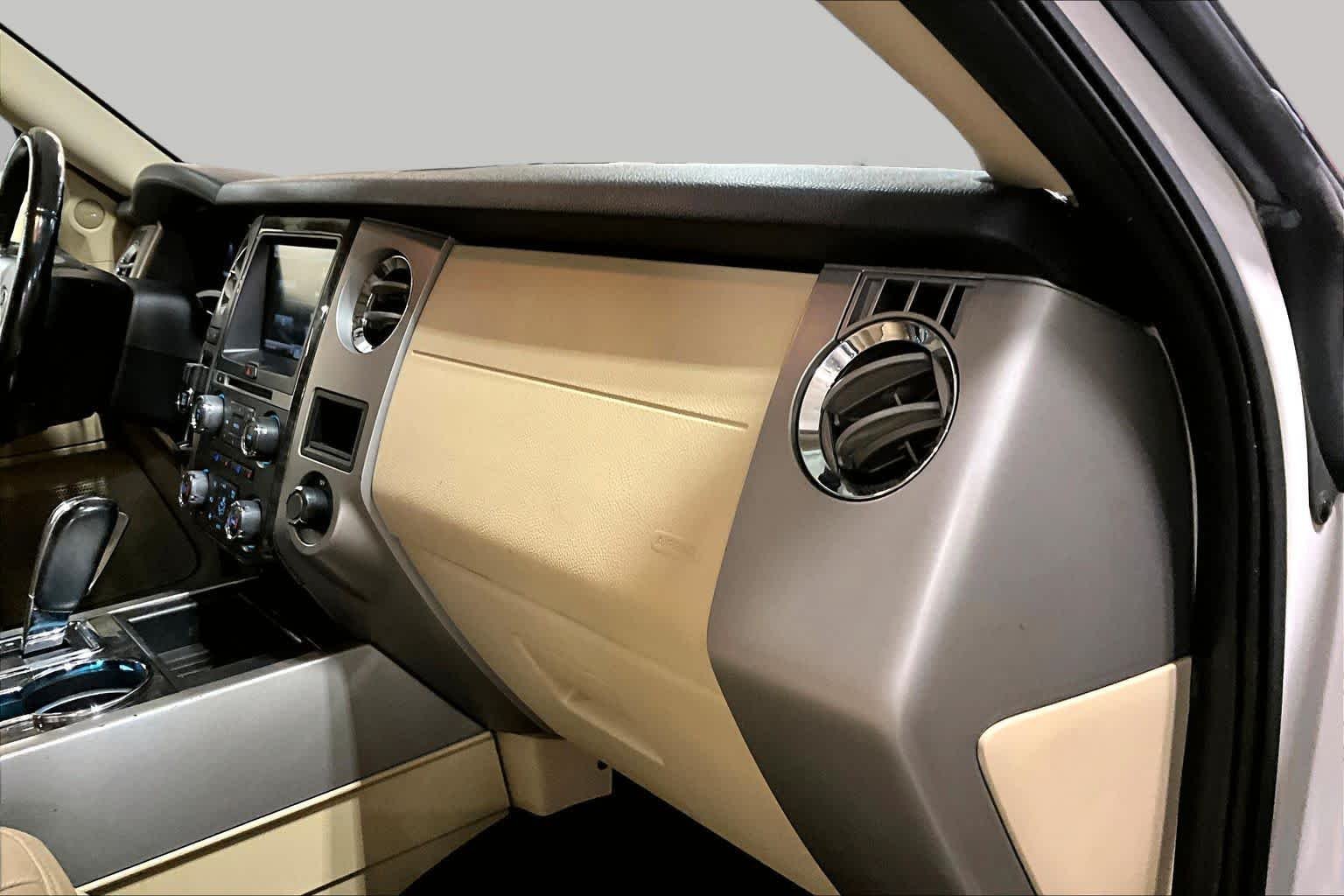 Used 2015 White Platinum Metallic Tri-Coat Ford Limited image 19