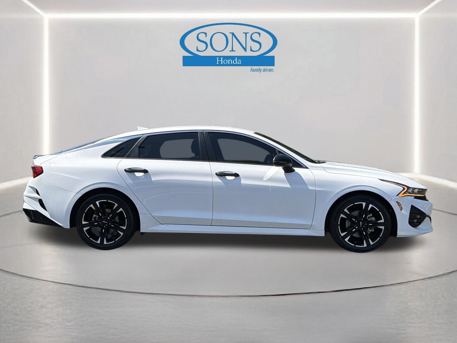 Used 2023 Glacial White Pearl Kia GT-Line image 29