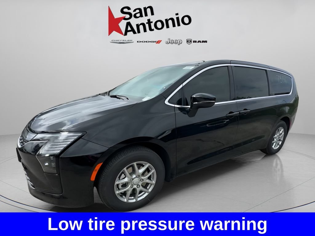 New 2027 Diamond Black Crystal Pearl-Coat Exterior Paint Chrysler Select image 7