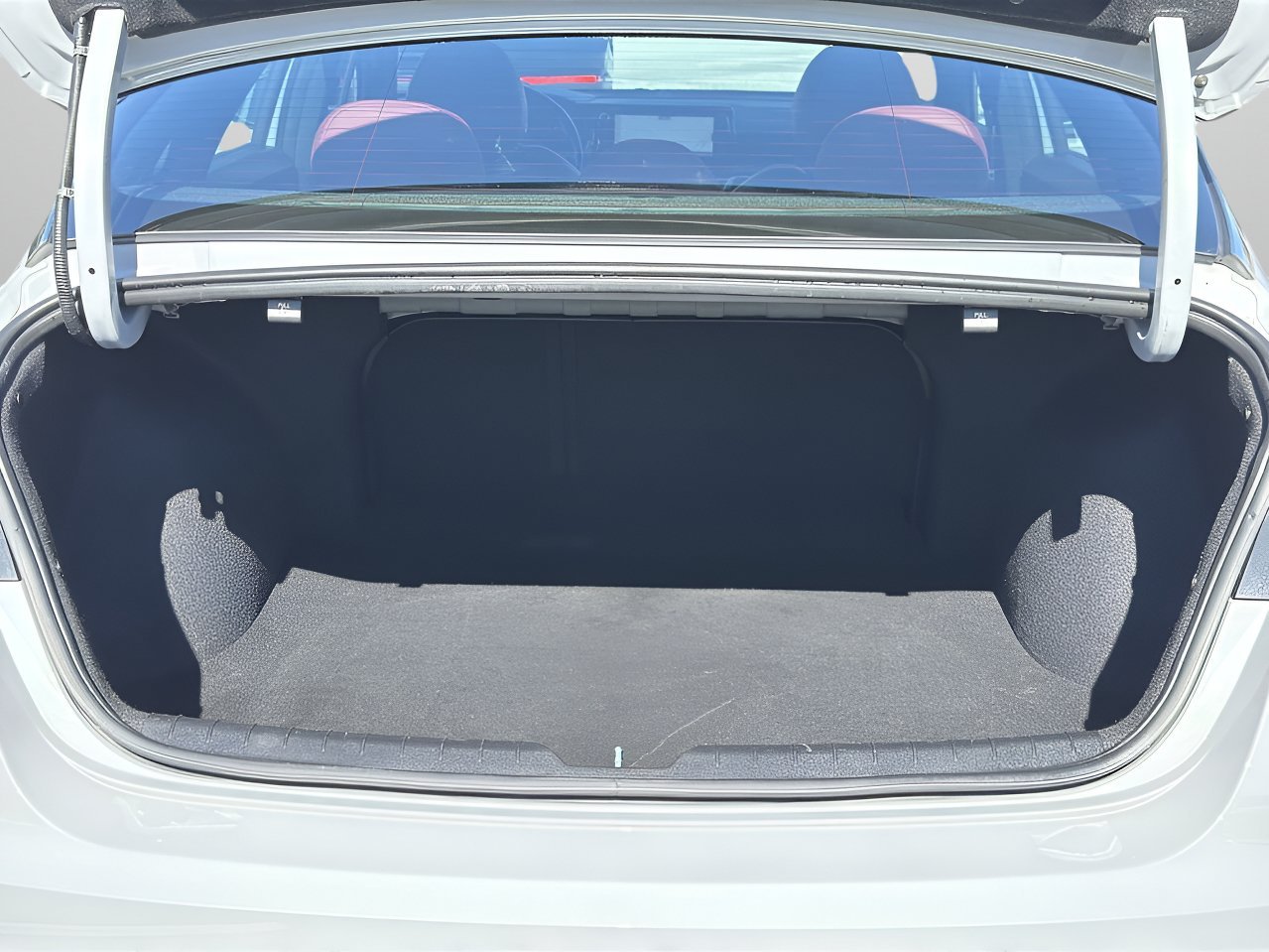 Used 2023 Wolf Gray Kia GT-Line image 8