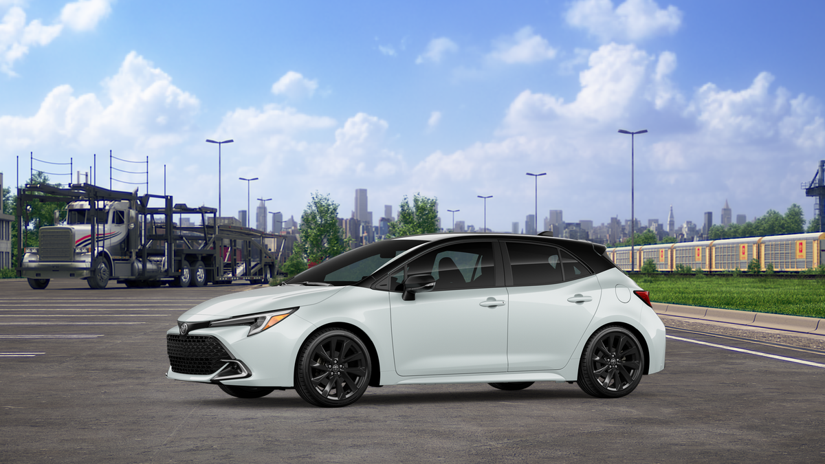 New 2026 Wind Chill Pearl with Midnight Black Metallic roof Toyota XSE image 3
