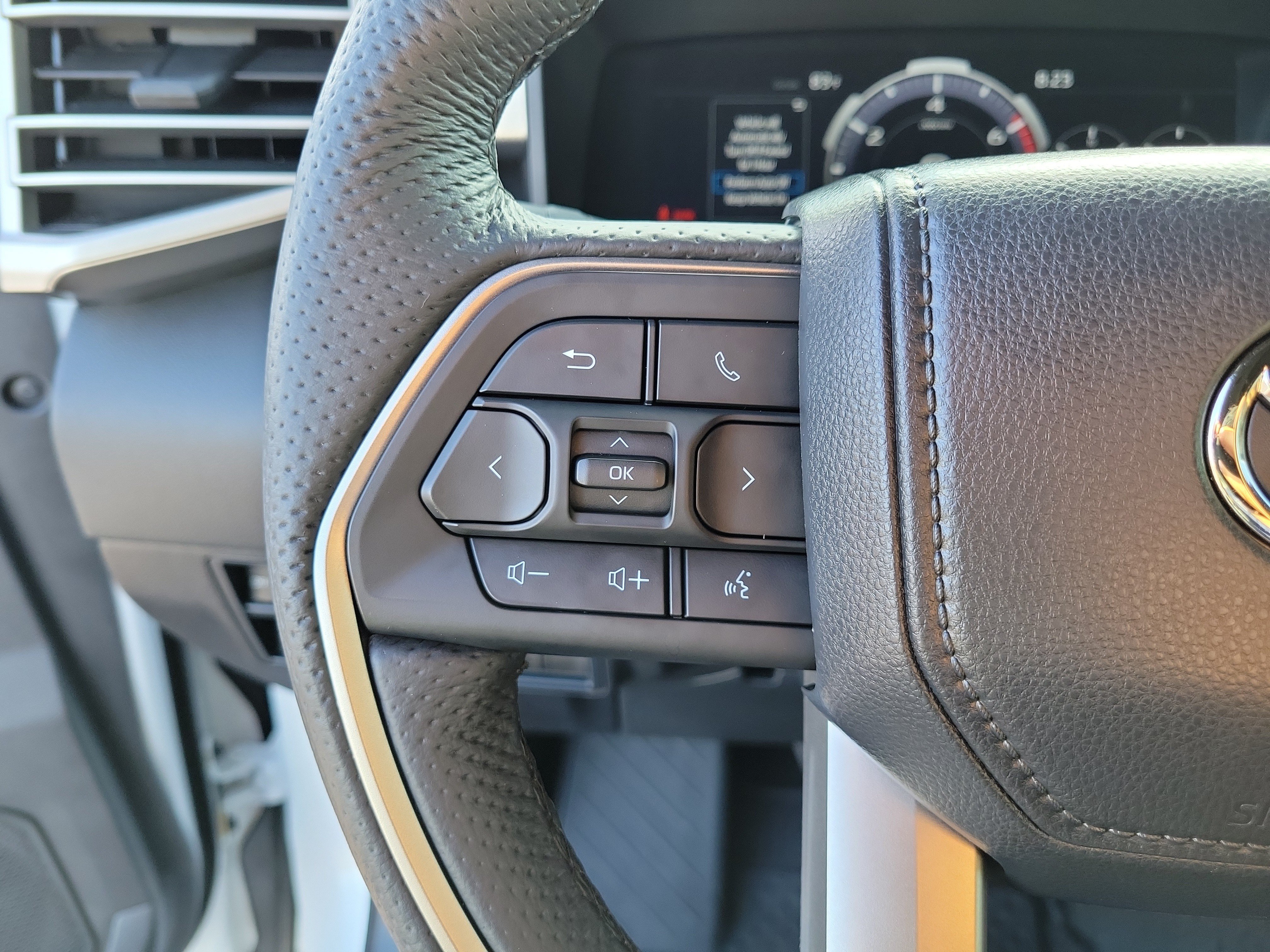 Used 2025 Pearl Toyota Limited image 23