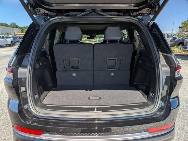 New 2026 Diamond Black Crystal Pearlcoat Jeep Limited image 30