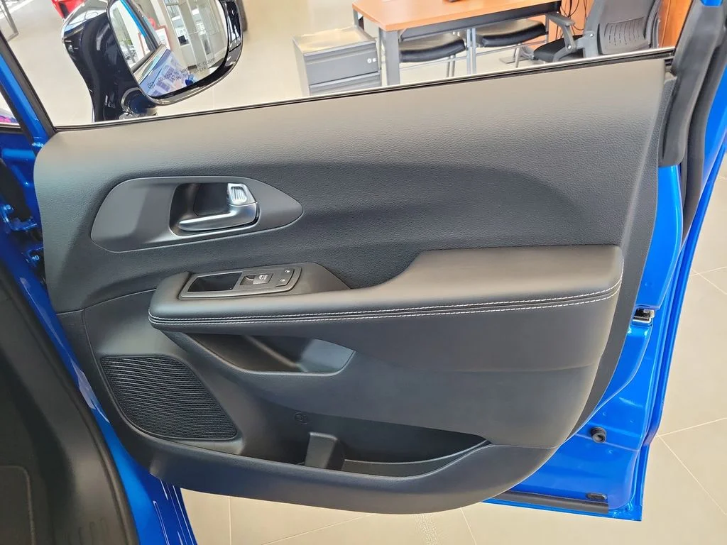 New 2027 Hydro Blue Pearl-Coat Exterior Paint Chrysler Select image 33