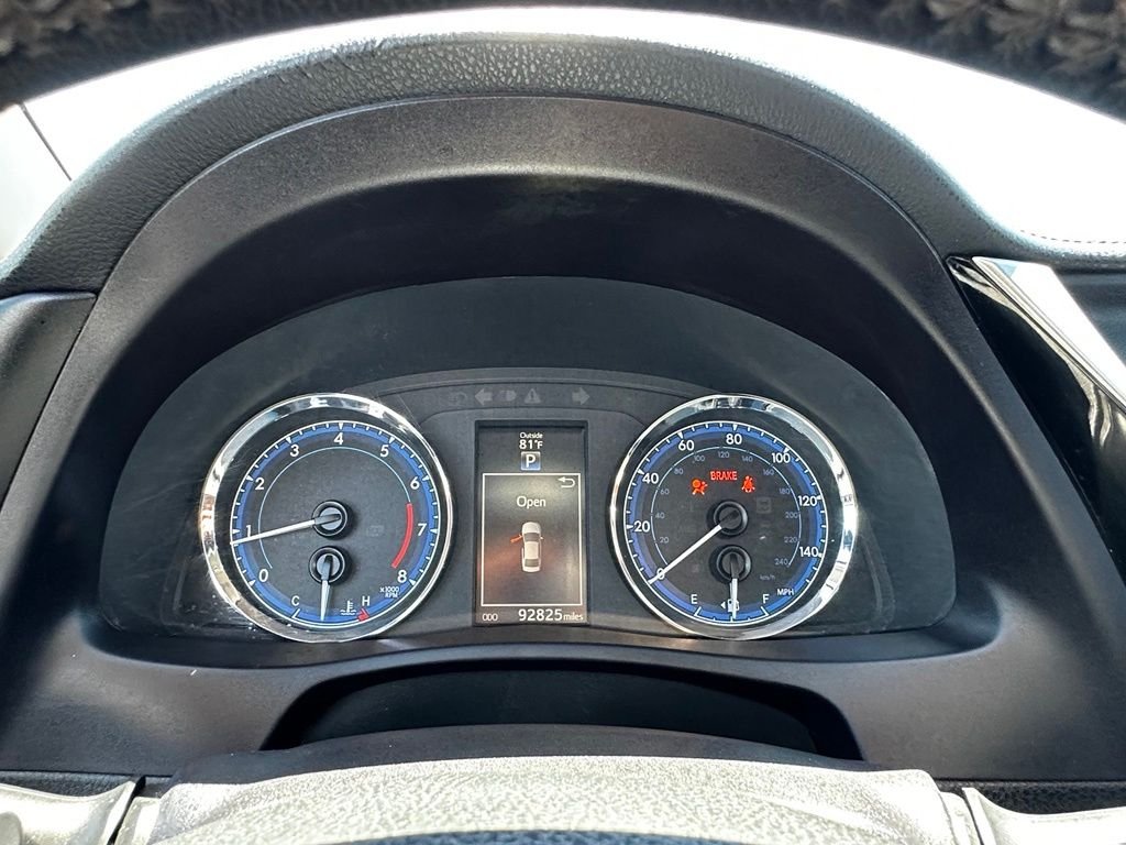 Used 2019 White Toyota SE image 21