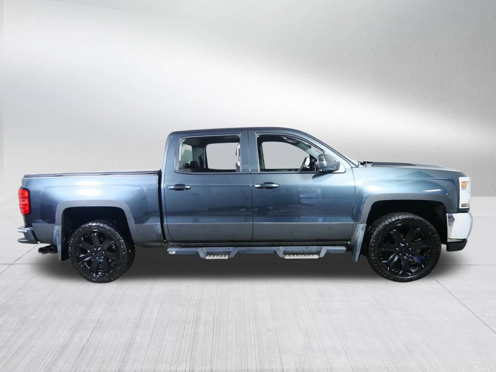 Used 2018 Blue Chevrolet LT image 8