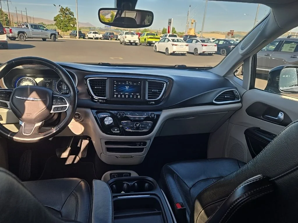 Used 2019 Black Chrysler Touring L image 20