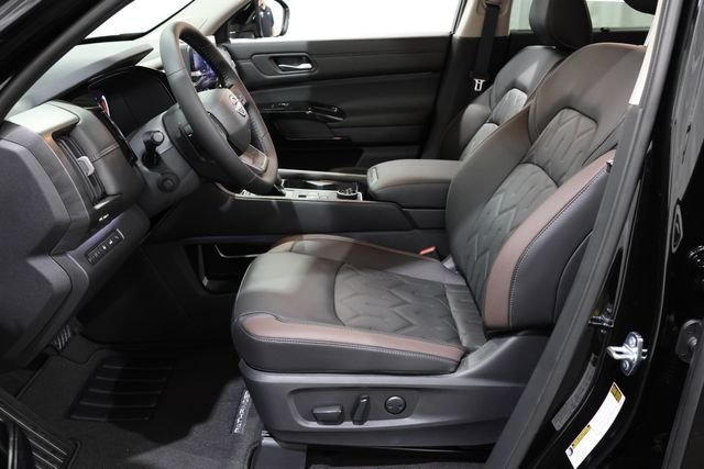 New 2026 Black Nissan Platinum image 9