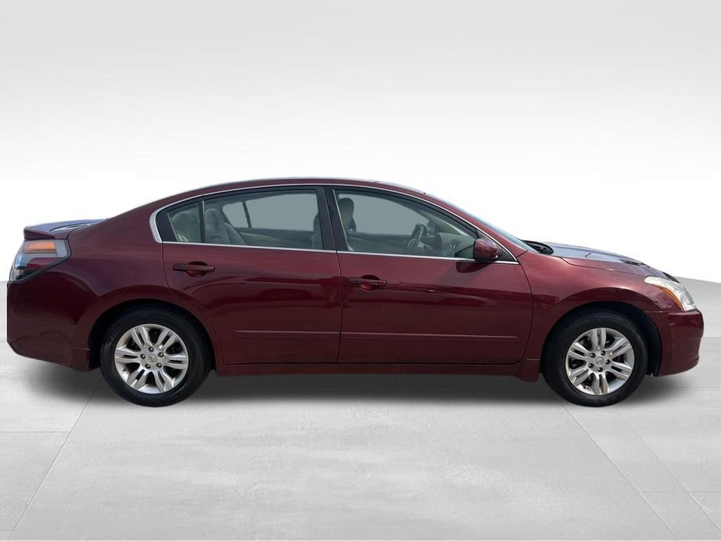 Used 2011 Red Nissan 2.5 S image 7