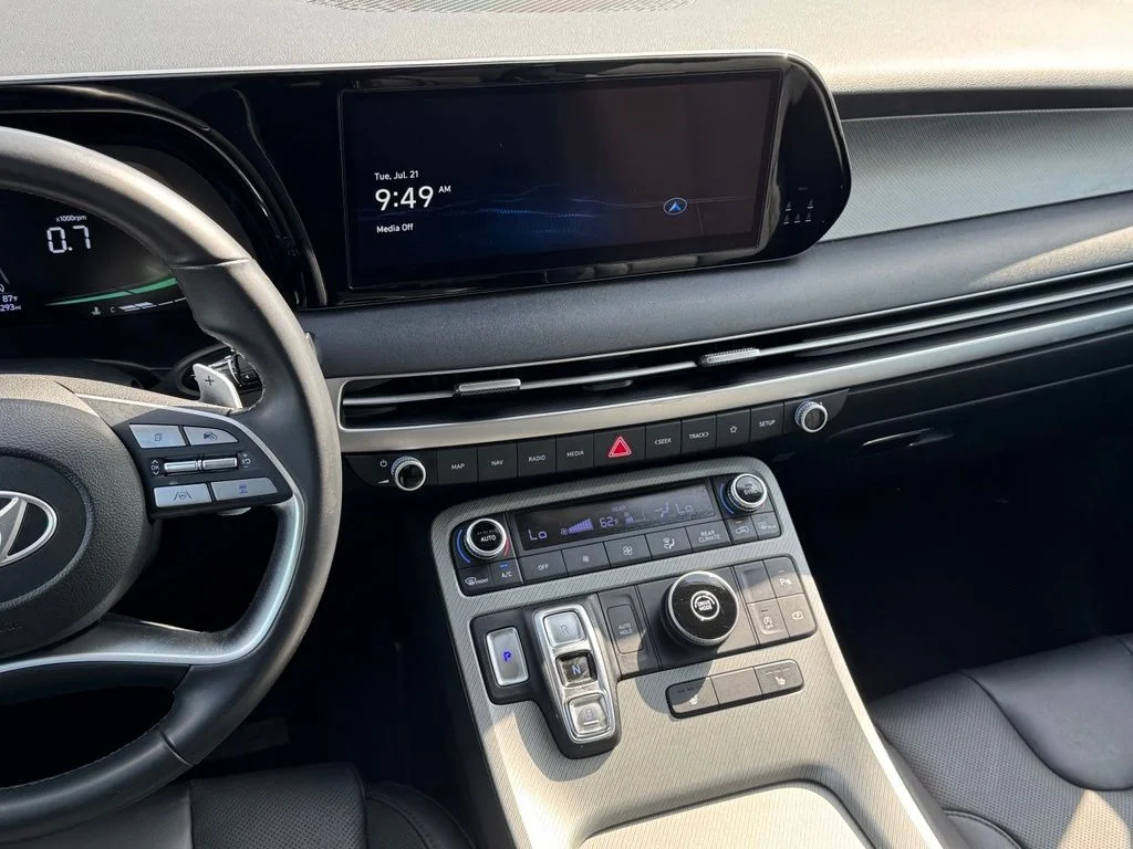 Used 2024 White Hyundai SEL image 30