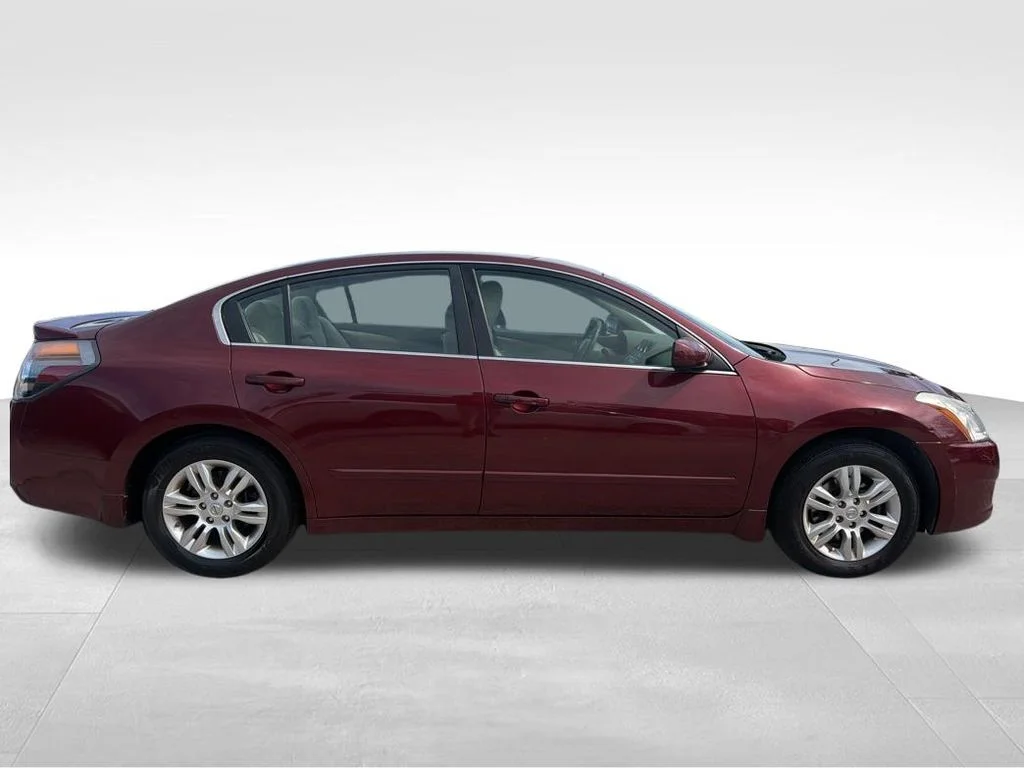 Used 2011 Red Nissan 2.5 S image 7